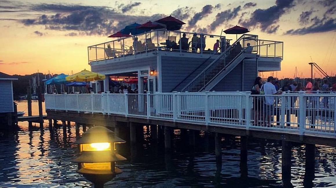 Skipper's Pier Dock Bar