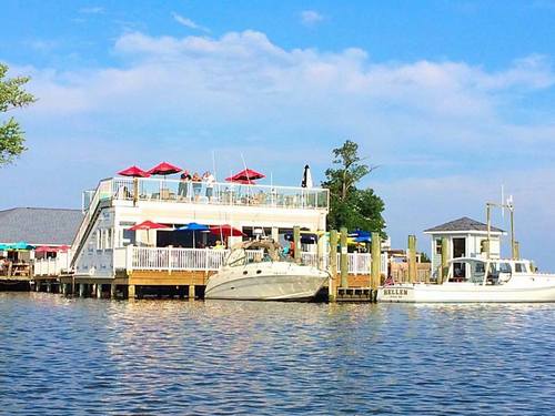 Skipper's Pier Dockbar